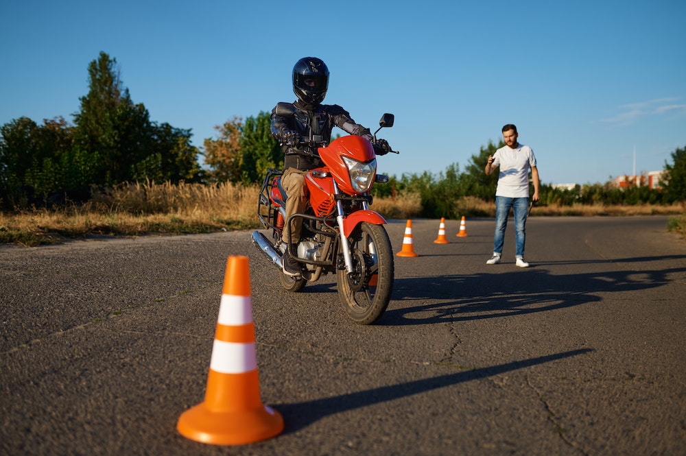 La réglementation et son impact sur le marché des auto-écoles en ligne
