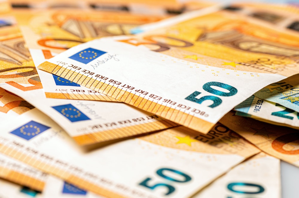 Salaire brut 2000 euros : comment gérer les avantages en nature non imposables ?